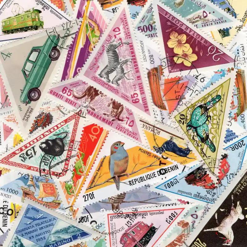 Timbres thématiques en format triangle tous différents. Vente Directe