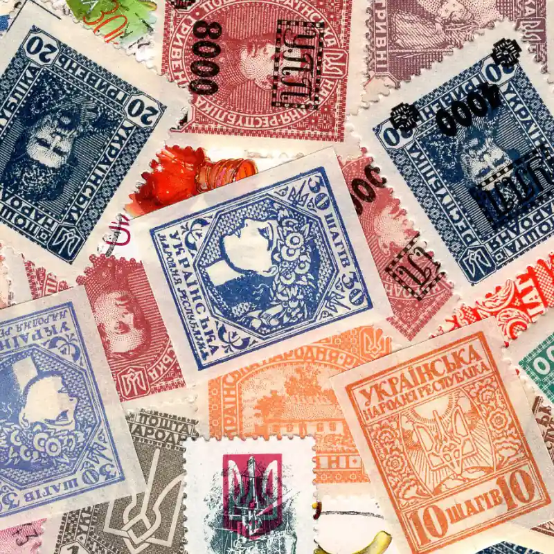 Ukraine 25 timbres de collection tous différents. Super Prix