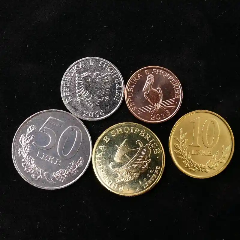 Petit Prix Albanie 5 monnaies de collection.