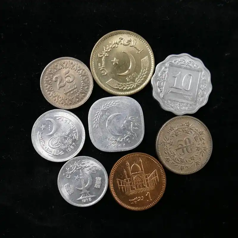 Exclusif Pakistan 8 monnaies de collection.