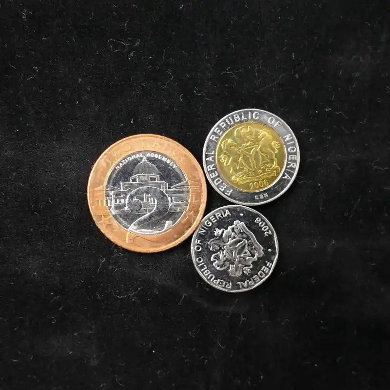 Nigéria 3 monnaies de collection. En Vogue