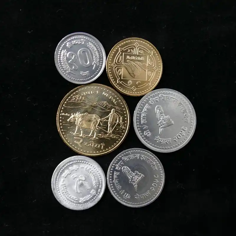 Népal 6 monnaies de collection. Artisanat