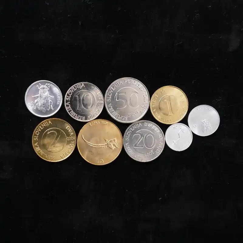 Produit De Marque Slovénie 9 monnaies de collection.