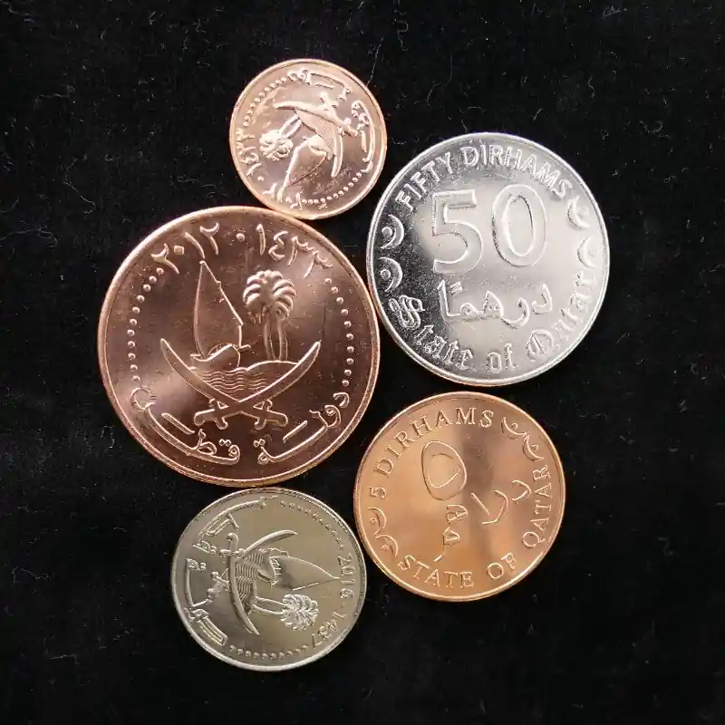 Offre Limitée Qatar 5 monnaies de collection.