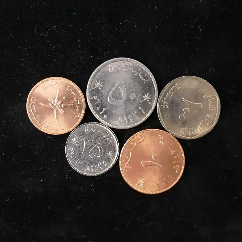 Remise Oman 5 monnaies de collection.