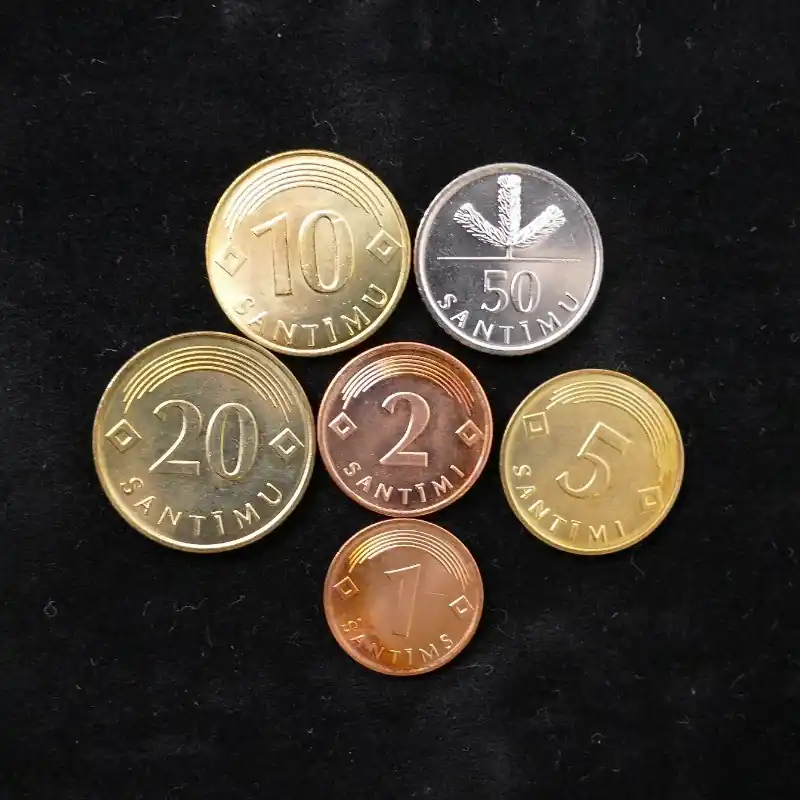 Commander Maintenant Lettonie 6 monnaies de collection.