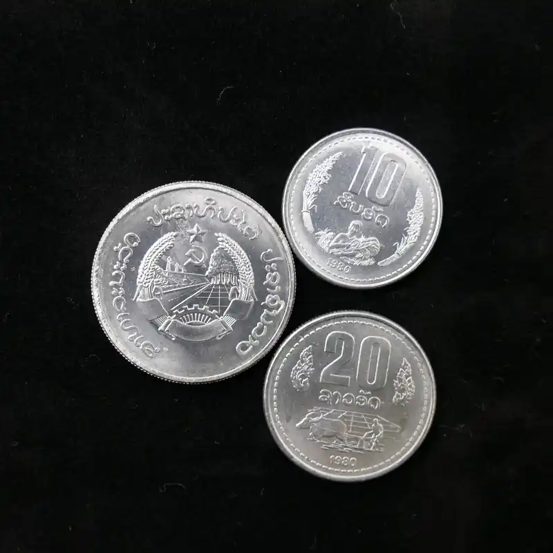 Nouvelle Collection Laos 3 monnaies de collection.