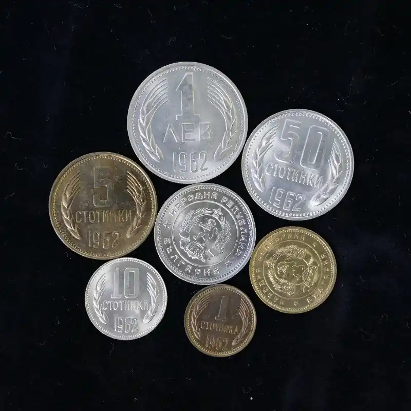 Solde Bulgarie 7 monnaies de collection.