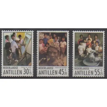 Antilles néerlandaises - 1986 - No 775/777 - Enfance Nouvel Arrivage